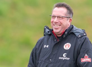 Markus Kauczinski wird neuer Trainer des FC St. Pauli Der FC St.Pauli hat Trainer Olaf Janßen entlassen. Nachfolger Markus Kauczinski leitete am Donnerstagmorgen bereits seine erste Trainingseinheit. Foto: Daniel Bockwoldt_dpa