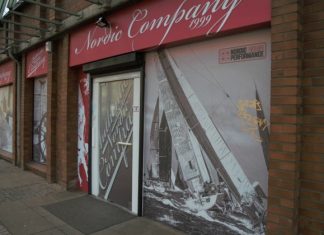 Thor-Steinar-Laden schließt Nordic Company: Die Schaufenster sind mit blickdichter Folie beklebt. Foto: Mats Mumme
