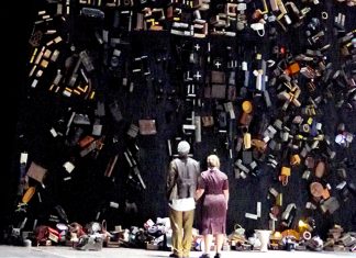 “Ich nehme das Zeitlose und mache etwas Vergängliches” Annette Kurz Jeder stirbt für sich allein