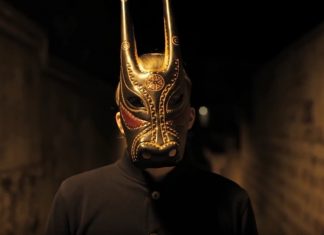 Lambert: Fabelwesen am Flügel