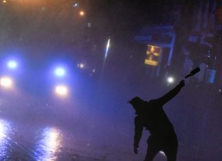 Dreieinhalb Jahre Haft für Flaschenwurf Flaschenwurf auf Polizisten bei G20-Krawallen