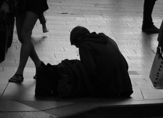 Ausbeutung statt Straße In Hamburg leben immer mehr Menschen auf der Straße. Besonders Frauen sind häufiger obdachlos als zuvor. Foto: Newton Graffiti_cc by 2.0