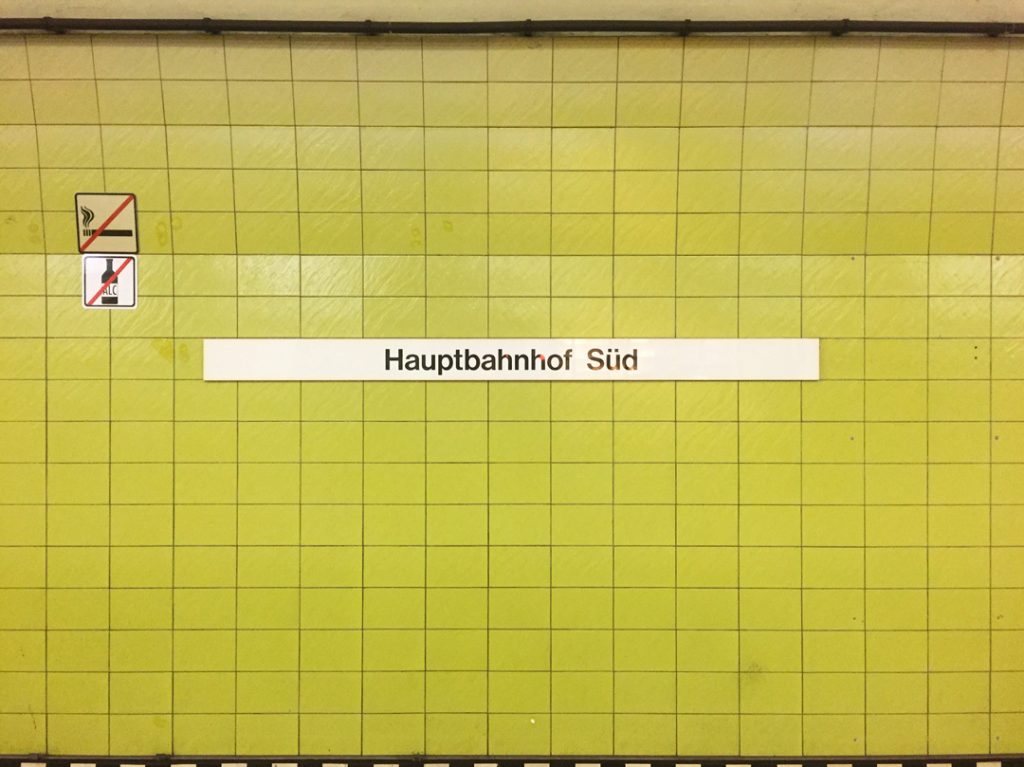 93 Hamburg UBahnstationen Kunstprojekt auf voller Fahrt