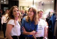 „Frauen sollten sich besser vernetzen!” Gründerin Melanie Schütze (Mitte) beim Alsterloge-Treffen. Foto: Nico Paetzold