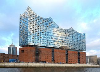 Elbphilharmonie ist ein wirtschaftlicher Erfolg Die Hamburger Elbphilharmonie zieht Millionen Besucher an. Foto: pixabay_cc0