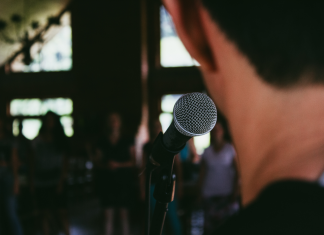 So wird deine nächste Präsentation zum Highlight Viele Menschen haben Angst davor, eine Präsentation oder Rede zu halten. Foto: unsplash / Marcos Luiz