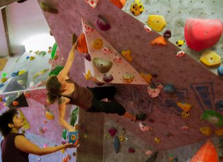 Bouldern im Schaufenster Bouldern im Schaufenster Yasmin und Katharina