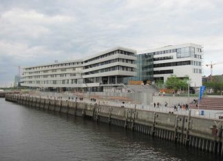 Protestierende fordern Rücktritt der HCU-Kanzlerin HafenCity Universität