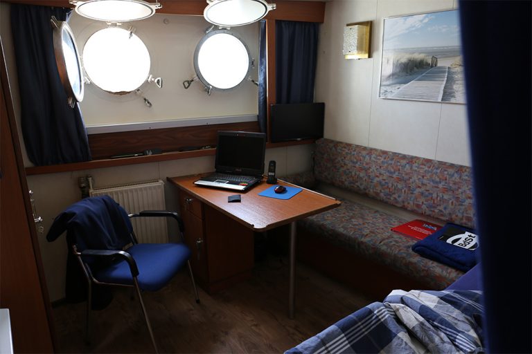 Die schwimmende Männer-WG | FINK.HAMBURG