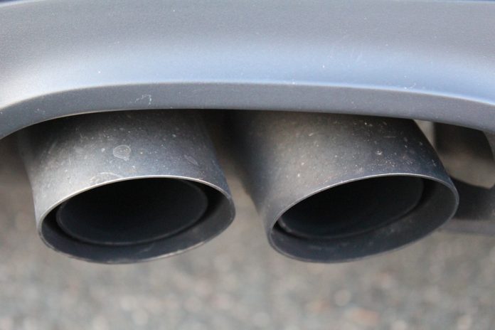 Luftqualität durch Autoabgase