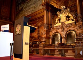 Was kommt auf Medienanbieter zu? Der Mediendialog fand im großen Festsaal statt.