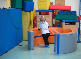 Kita-Gebühren in Hamburg vergleichsweise niedrig Hamburger Eltern zahlen zwischen 0,7 und 7,6 Prozent des Nettoeinkommens für Kinderbetreuung. Foto: Ralf Hirschberger/dpa