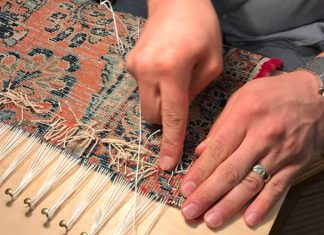 Traditionelle Kunst und iranische Küche unter freiem Himmel Im Konsulat der Islamischen Republik Iran werden Perserteppiche geknüpft.