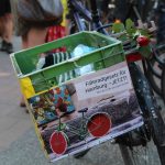 Fahrradfahrer gedenken verunglückter Radfahrerin