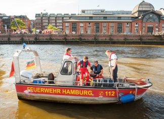 Schwimmer in der Elbe vermisst Vermisster Schwimmer in der Elbe. Suche bislang erfolgslos.