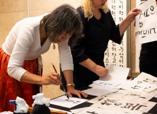 Südkorea im Schnelldurchgang Kalligrafie in dem südkoreanischen Konsulat.