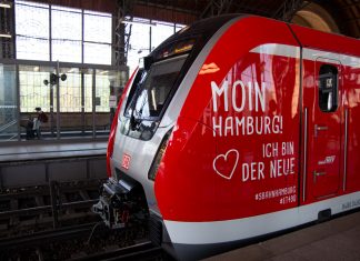 Neue S-Bahn im Testbetrieb Neue S-Bahn im Bahnhof Dammtor