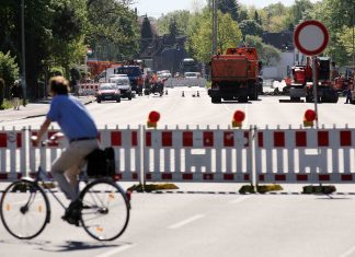 Wasserrohrbruch legt Verkehr lahm Wasserrohrbruch in Hamburg