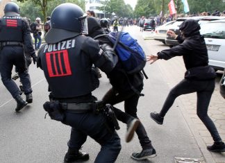 Hielten Polizisten Demonstranten zu Unrecht fest? G20-Demonstranten zu unrecht festgenommen?