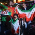 Iranische und portugiesische Fans feiern gemeinsam. Foto: Sharareh Rahbari