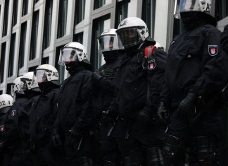 Kennzeichnungspflicht für Hamburger Polizisten Polizisten auf dem G20-Gipfel