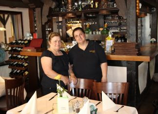 Auf der Arbeit Zuhause Griechisches Restaurant