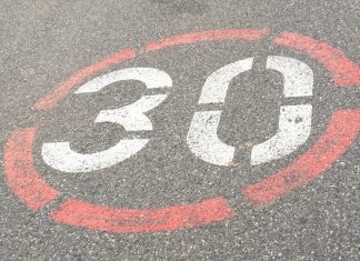 Eppendorfer Weg wird Tempo-30-Zone Straßenbemalung Tempo-30-Zone