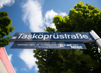 Nach NSU-Urteil: “Kein Schlussstrich”-Demo Straßenschild der Straße in der Süleyman Tasköprü 2001 erschossen wurde.