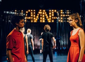 Wie sich ein Tabu-Thema auf die Bühne bringen lässt Theaterstück: Tote Mädchen lügen nicht