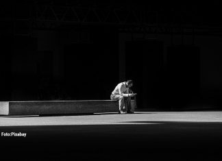 Spielsucht: Friedhof der Avatare Computerspielsucht. Foto:Pixabay