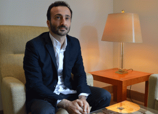 “Diskriminierung, Rassismus und Sexismus gehören abgeschafft” Der libanesische Regisseur Lucien Bourjeily spricht über die fatalen Folgen von Ignoranz. Foto: Shahrzad Rahbari