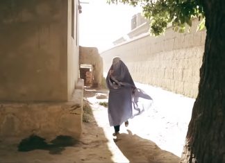 “Mein Film hat für einige Probleme gesorgt” Die Zukunft der Heldinnen des Filmes "Qamar" ist ungewiss. Der Film wurde beim Heimatfilmabend Ostafrika gezeigt. Screenshot: Qamar