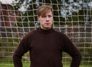 Vom Feind zum Freund: Torwartlegende Bert Trautmann Bert Trautmann. gespielt von David Kross. Foto: SquareOne Entertainment