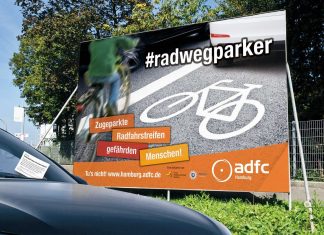 Denkzettel für Radwegparker Mit diesen Plakaten machen der ADFC und das Forum Verkehrssicherheit auf die Aktion Radwegparker im Raum Hamburg aufmerksam. Foto: ADFC