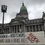 G20 in Buenos Aires startet – Hamburger protestieren Vor dem Kongress in Buenos Aires hängt ein Banner, mit dem Demonstranten aus Deutschland ihre Solidarität mit den Menschen in Argentinien ausdrücken wollen. Foto: Georg Ismar/dpa