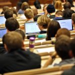 Demo zur Finanzierung von Hochschulen Das Demonstrationsbündnis fordert die bessere Ausfinanzierung der Hochschulen. Bild mit Studierenden im Hörsaal. Foto: Jan Woitas/ZB/dpa