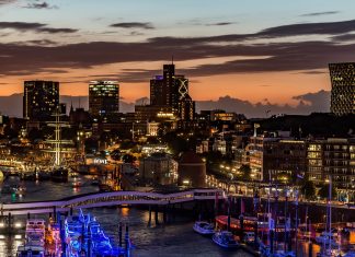 Quiz: Woher stammen diese Stadtteilnamen? Die Hamburger Skyline. Aber woher haben die Hamburger Stadtteile ihre Namen? Foto: Pixabay/Karsten Bergmann