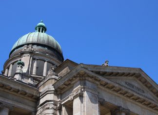 Hohe Kosten für Terrorismus-Verfahren in Hamburg Terrorismus-Verfahren: Das Hanseatische Oberlandesgericht am Sievekingplatz ist zuständig für Zivil-, Familien- und Strafsachen. Der Staatsschutzsenat beschäftigt sich mit Fällen, die einen terroristischen Hintergrund haben.