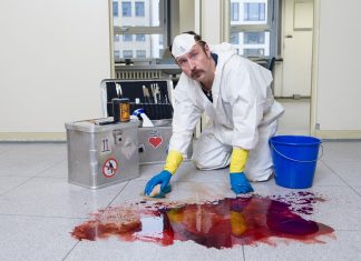 Abgesetzt: Das war’s für Schotty Schauspieler Bjarne Mädel reinigt seit sieben Jahren Tatorte in der NDR Serie "Der Tatortreiniger". Foto: Maja Hitij/dpa