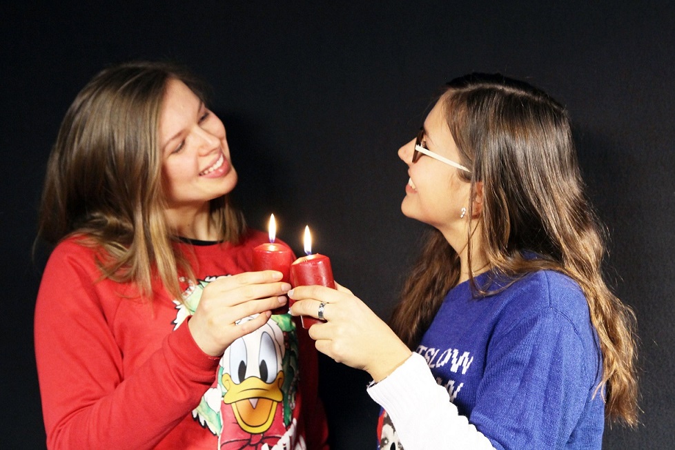 Weihnachtspodcast: Paula Loske-Burkhardt und Thoya Urbach reden in der zweiten Folge ihres Podcast über Konsum und Nachhaltikeit in der Weihnachtszeit. Foto: Björn Rohwer