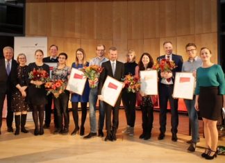 HAW-Projekte gefördert Die Repräsentanten der von der Claussen-Simon-Stiftung ausgezeichneten Projekte auf einem Bild. Foto: Claussen-Simon-Stiftung