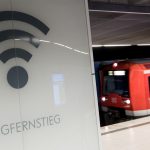 Bis Herbst 2019: WLAN an allen Hamburger S-Bahnhöfen Hochbahn WLAN: Künftig soll es auch in der S-Bahn kostenfreies Internet geben. Foto: Daniel Bockwoldt/dpa
