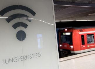 Bis Herbst 2019: WLAN an allen Hamburger S-Bahnhöfen Hochbahn WLAN: Künftig soll es auch in der S-Bahn kostenfreies Internet geben. Foto: Daniel Bockwoldt/dpa