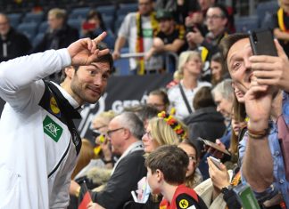 Deutschland will ins Handball-WM-Finale Handball-WM Finale: Uwe Gensheimer möchte heute Abend nicht nur Selfies mit den Zuschauern machen, sondern das WM-Finale erreichen.