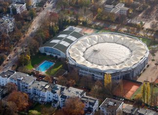 Tennisstadion wird für zehn Millionen saniert Das in die Jahre gekommene Stadion wird saniert. Foto: Daniel Bockwoldt/dpa