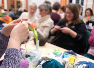 “Wooligans”: Mit der Stricknadel die Welt verbessern