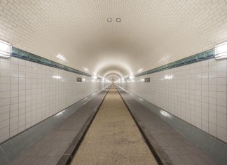 Röhre auf im Alten Elbtunnel Die neu sanierte Oströhre des Alten Elbtunnels.