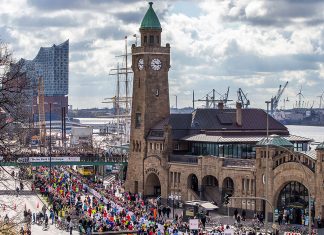 ChampionChip statt Stoppuhr Marathonläufer vor den Landungsbrücken
