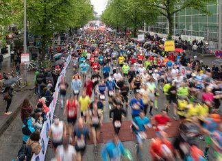 Haspa Marathon 2019: Sieg auf den letzten Metern Menschen laufen auf der Straße beim 34. Haspa-Marathon.