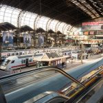 Hauptbahnhof nicht vollständig barrierefrei Blick in den Hamburger Hauptbahnhof und auf die Züge